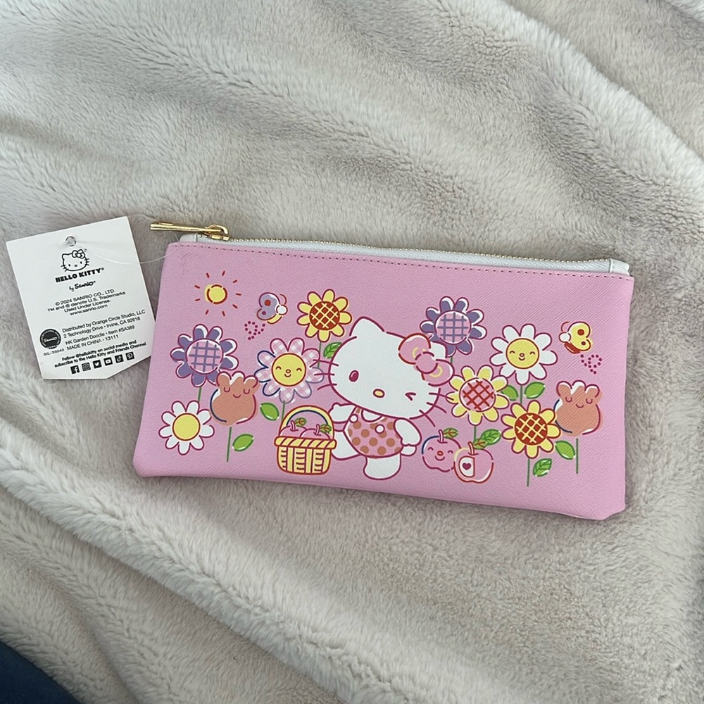 Pans new pouche from Hello Kitty
